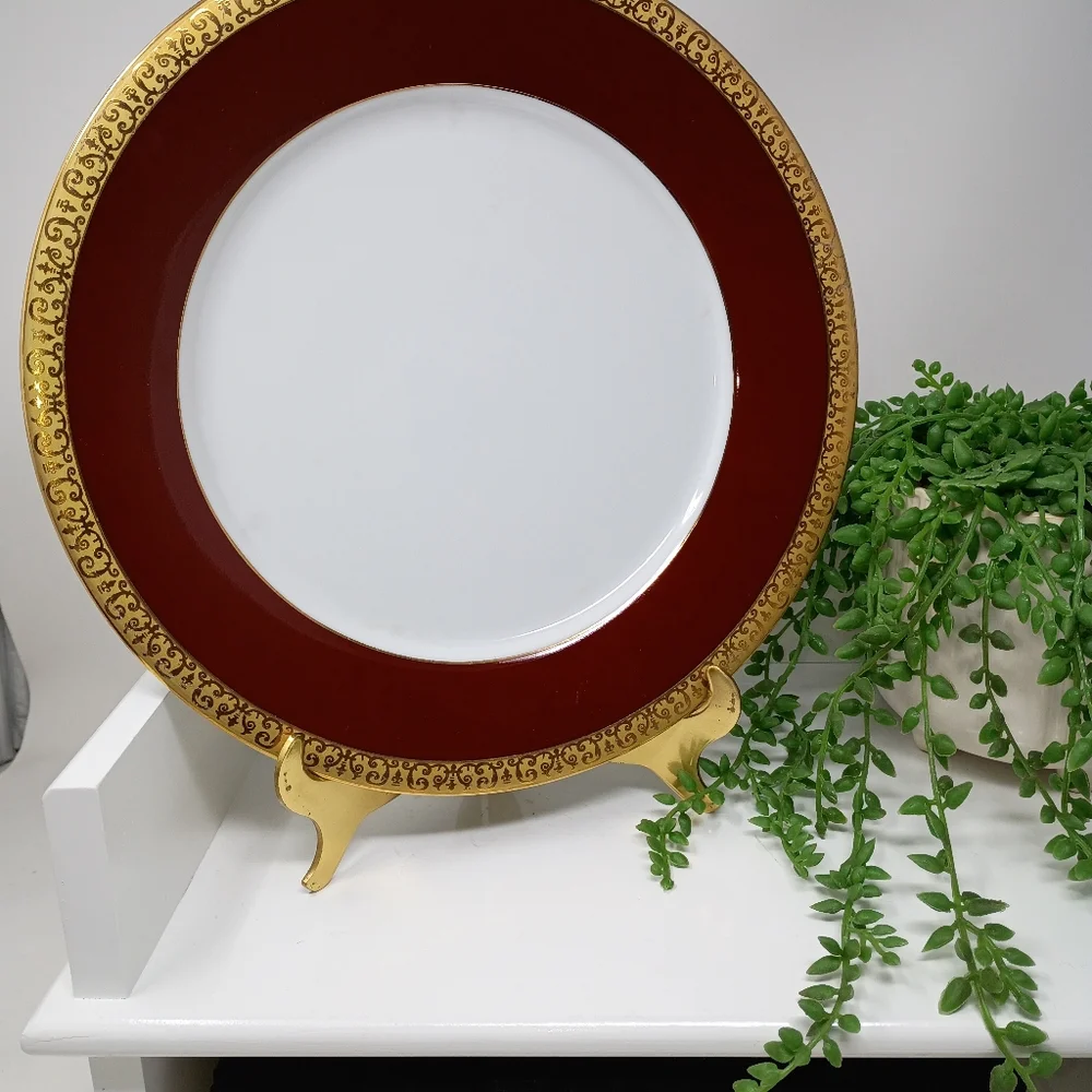 Royal Gallery, Gold Buffet 10inch Red Dinner Plate. - Picture 4 of 5